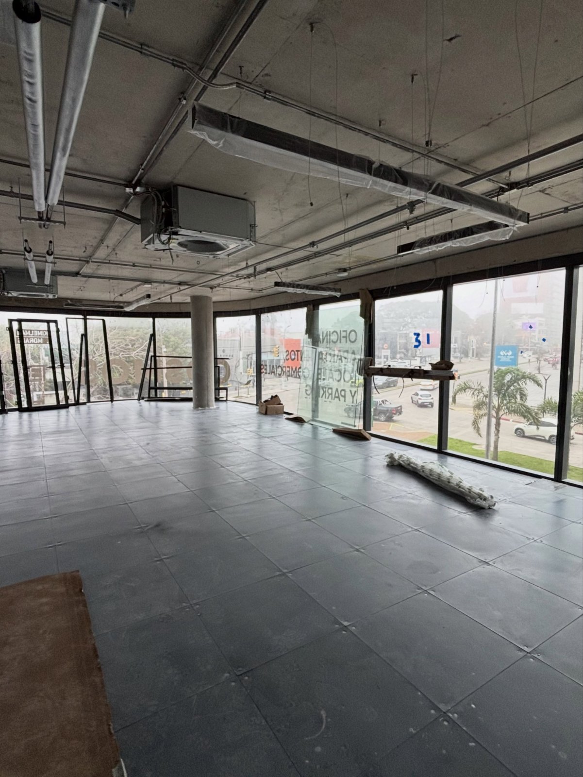 Planta de oficinas en Cosmos Tower